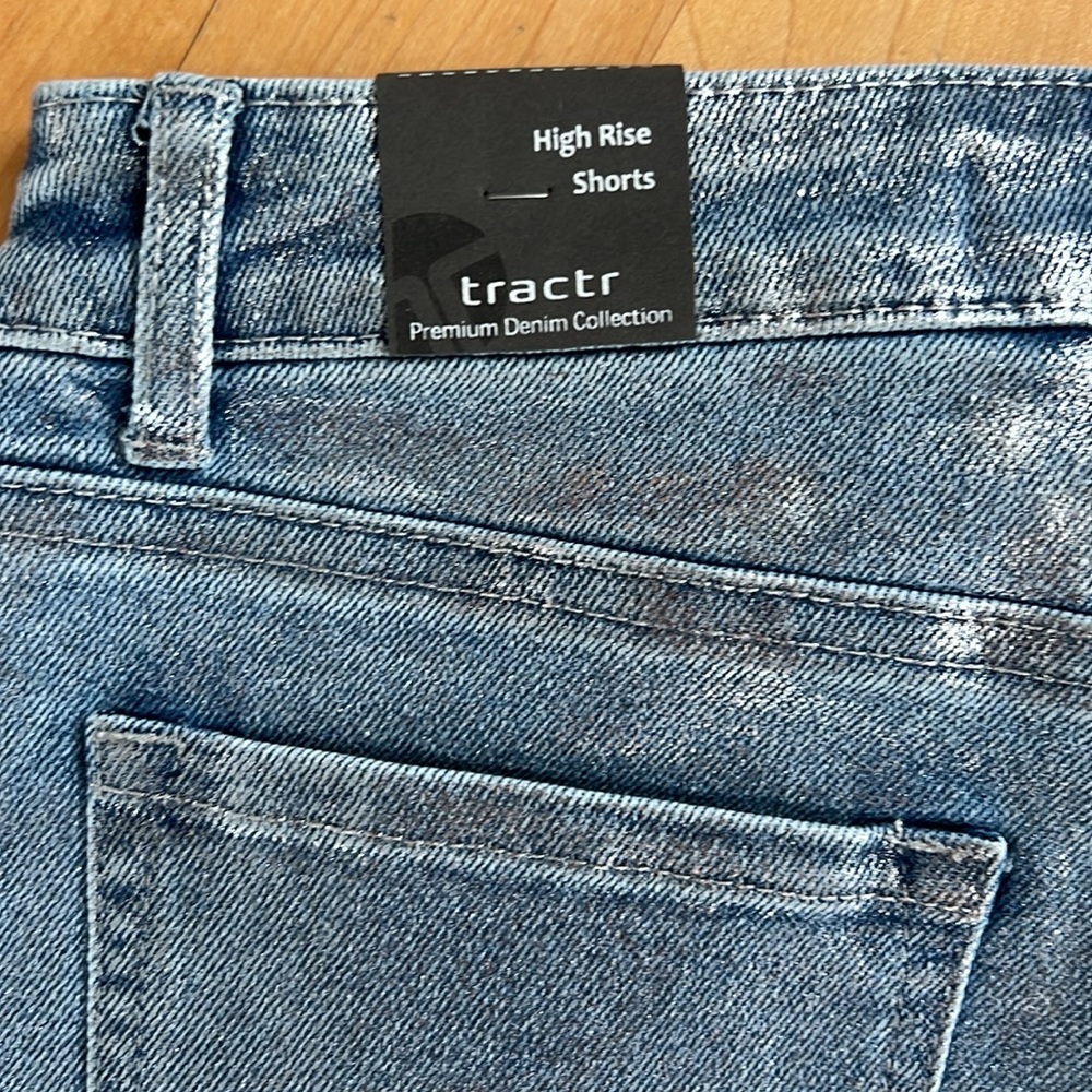🩶14Jr High Rise Slim Fit Metallic Foil Fray Hem Denim Shorts by Tractr | Indigo - Picture 11 of 17